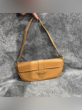 Vintage The Limited pebble grain leather baguette shoulder purse in tan